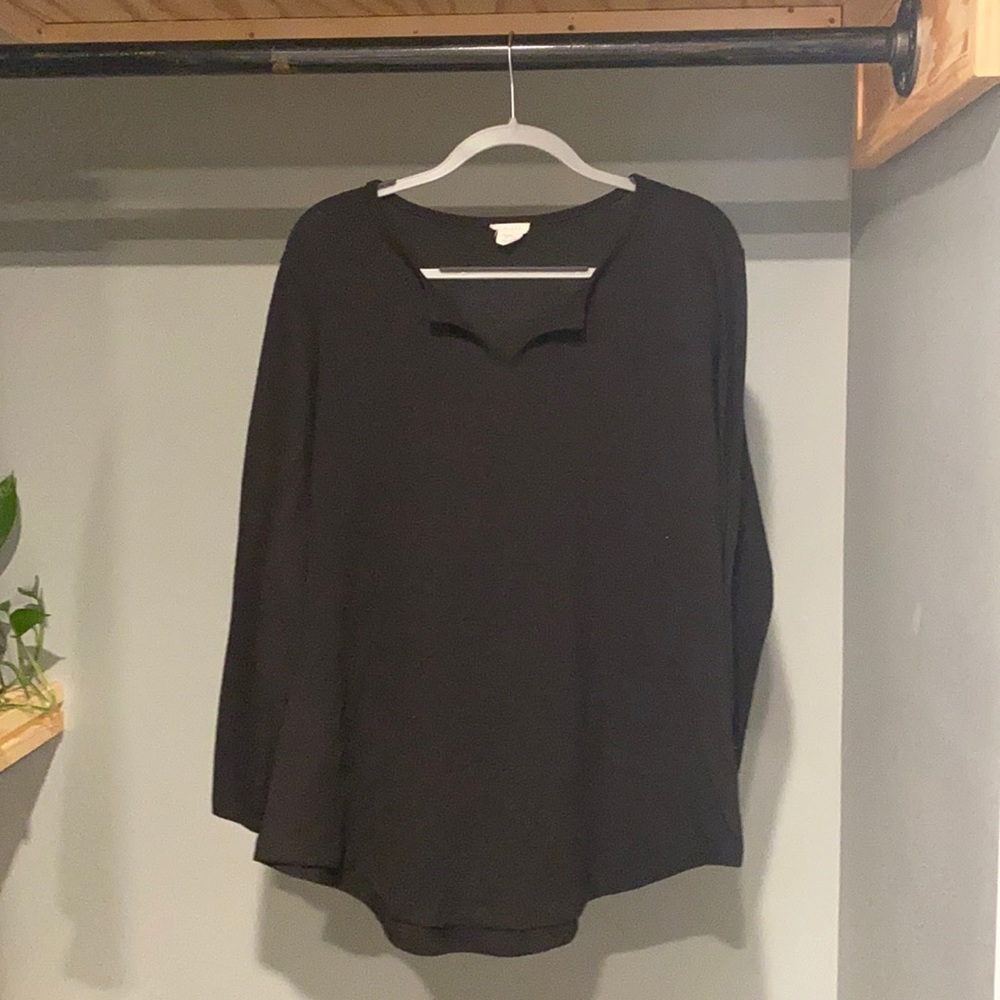 Women’s split neck tunic size medium